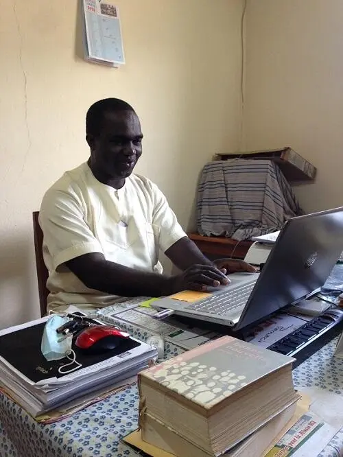 Ɖa-caa Camɩyɛ: Ɖɛzɩyʋ / Mr Tchamiè: Traducteur 